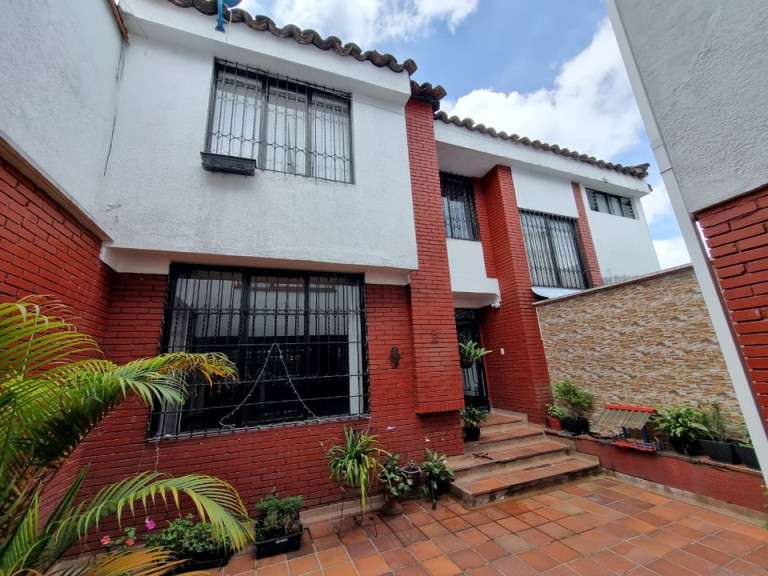 CASA PARA VENTA EN ARMENIA