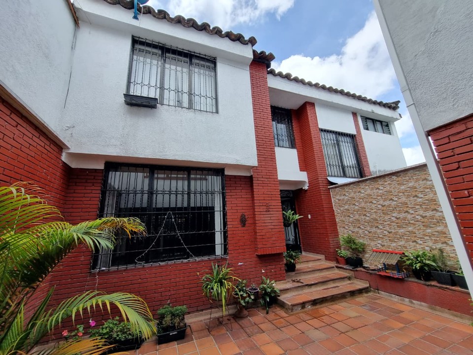 CASA PARA VENTA EN ARMENIA