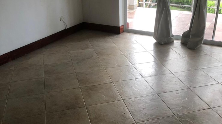 OFICINA PARA RENTA EN LA TEBAIDA