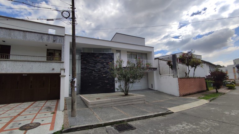 Casa en Armenia, Profesionales (Ref: 11878)