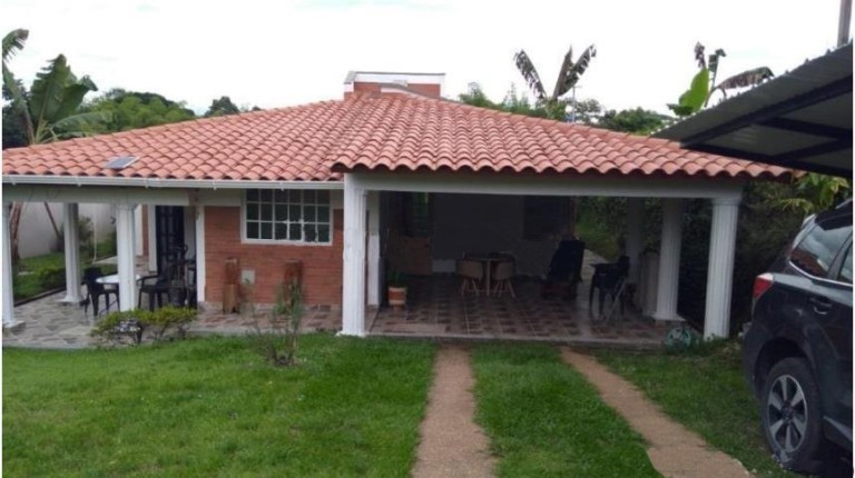 Casa campestre en Armenia, El Caimo (Ref: 11895)