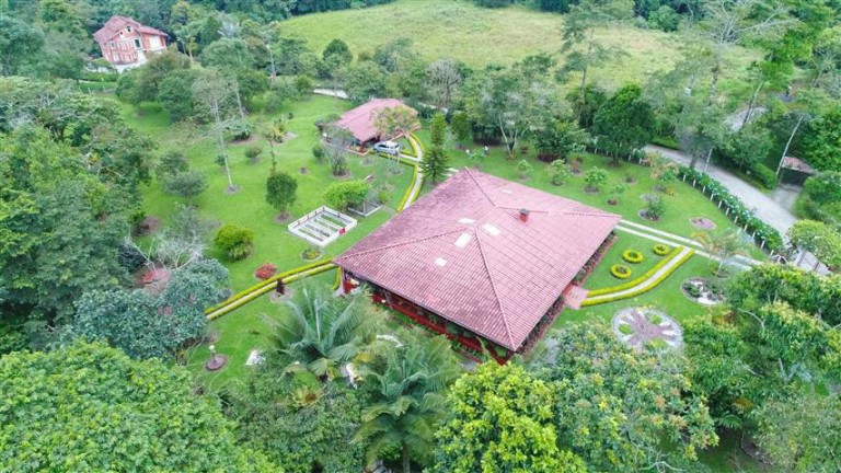 Casa campestre en CIRCASIA, VIA CIRCASIA – PEREIRA (Ref: 12303)