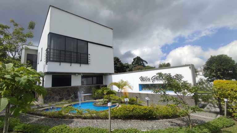 Casa campestre en CIRCASIA, AUTOPISTA DEL CAFE (Ref: 12107)