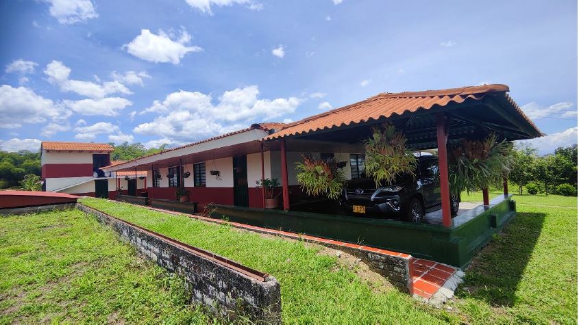 Finca en QUIMBAYA, VEREDA MORELIA BAJA (Ref: 12428)