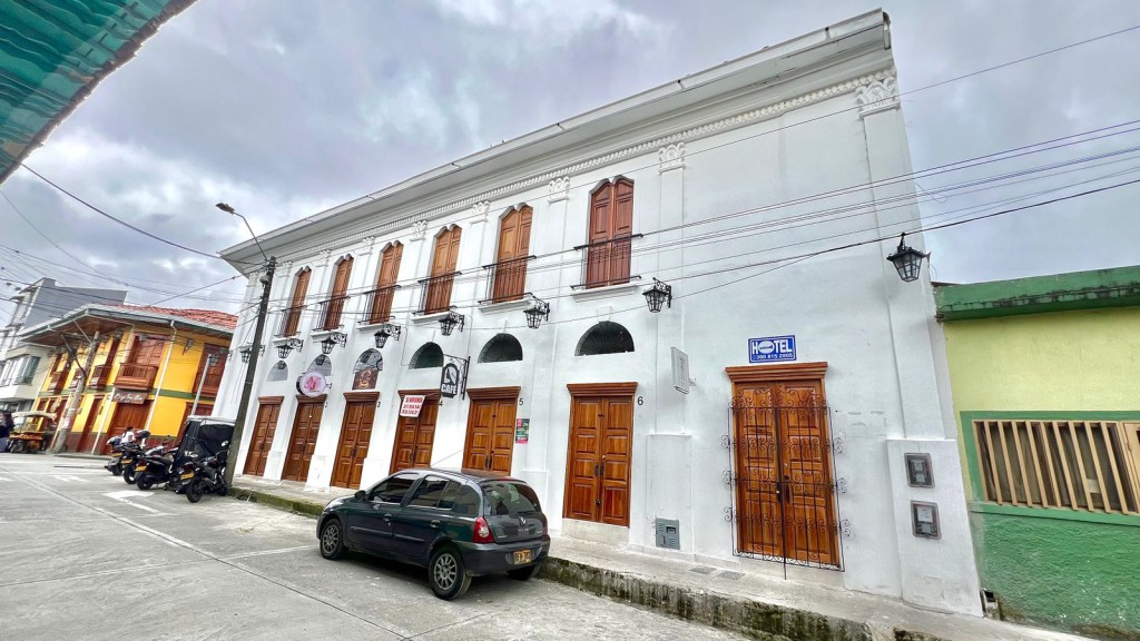 Casa en CIRCASIA, CERCA A LA PLAZA (Ref: 12824)