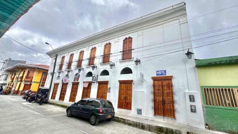 Casa en CIRCASIA, CERCA A LA PLAZA (Ref: 12824)