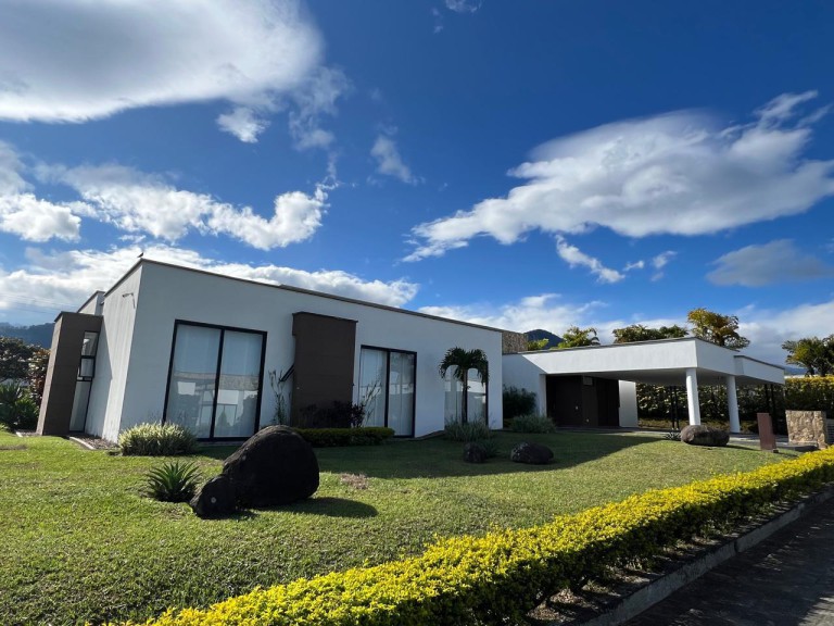 Casa campestre en ARMENIA, AVENIDA CENTENARIO (Ref: 12681)