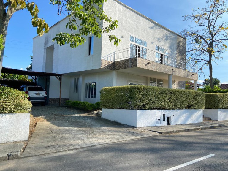 Casa campestre en LA TEBAIDA, 500 METRO DE LA ZONA FRANCA (Ref: 12698)