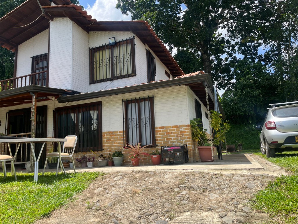 Casa campestre en PUEBLO TAPAO, VEREDA LA CEIBA (Ref: 12742)