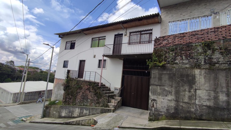Casa en Montenegro, Cerca a la plaza (Ref: 11876)