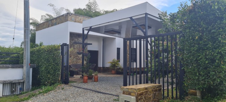 Casa campestre en ARMENIA, EL CAIMO (Ref: 12361)