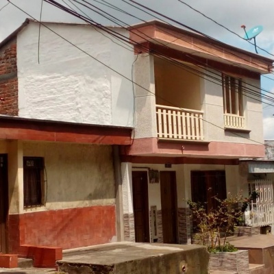 CASA BIFAMILIAR PARA VENTA